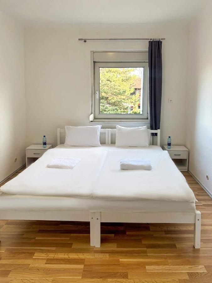Adelin Vienna Hostel Bagian luar foto