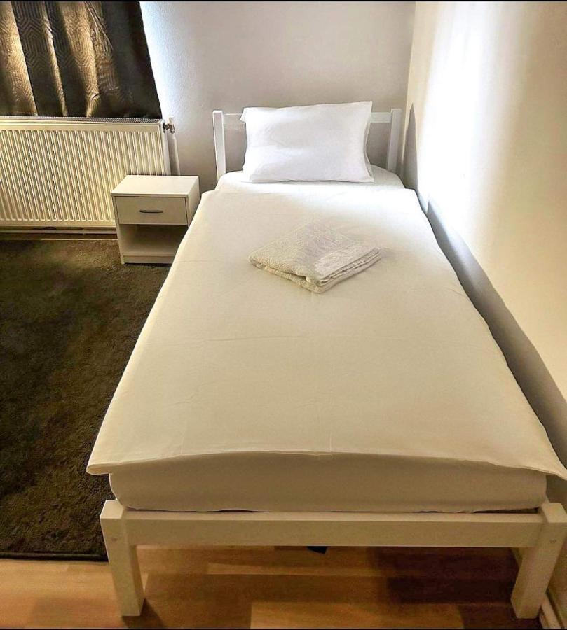 Adelin Vienna Hostel Bagian luar foto