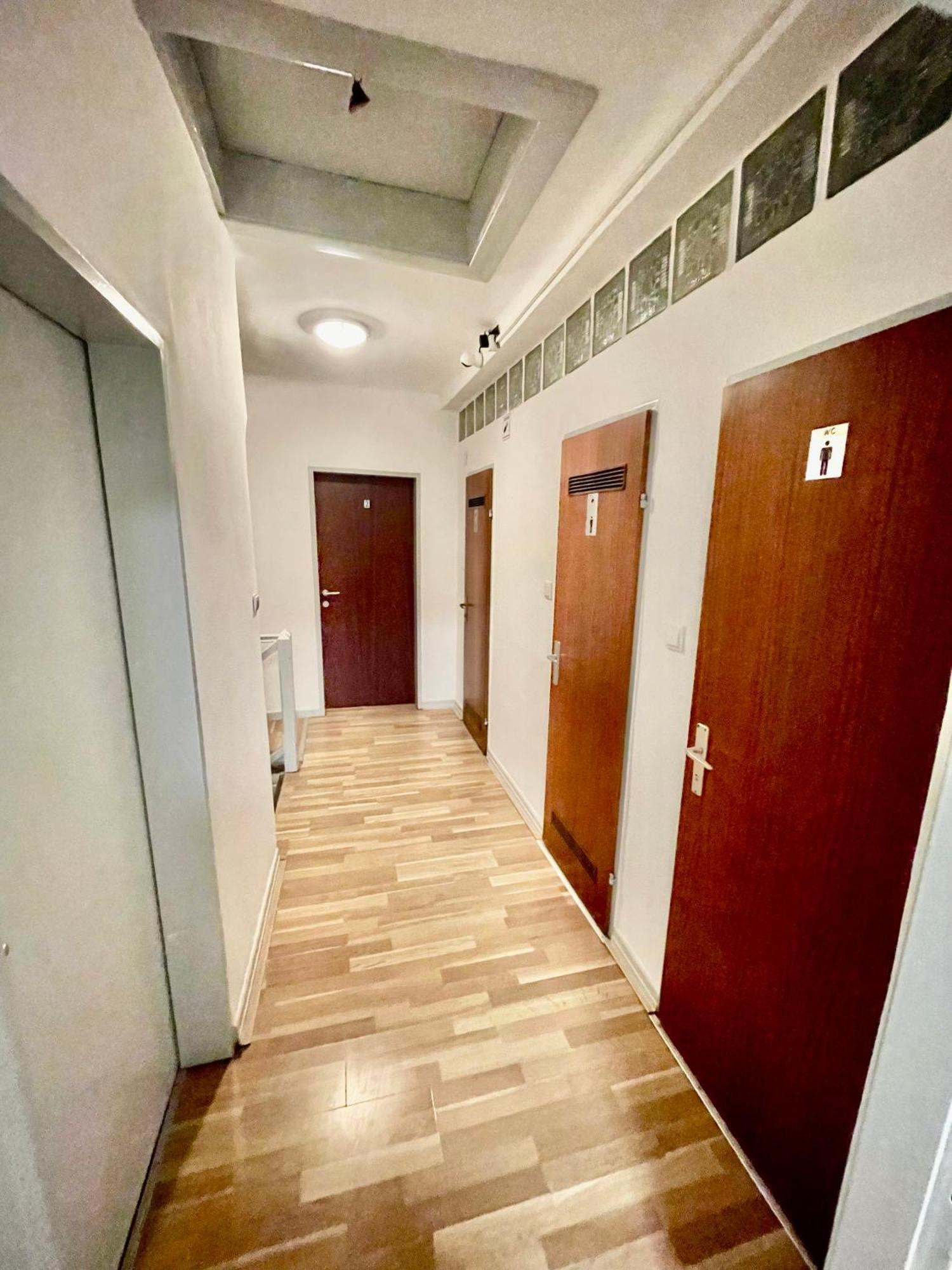 Adelin Vienna Hostel Bagian luar foto